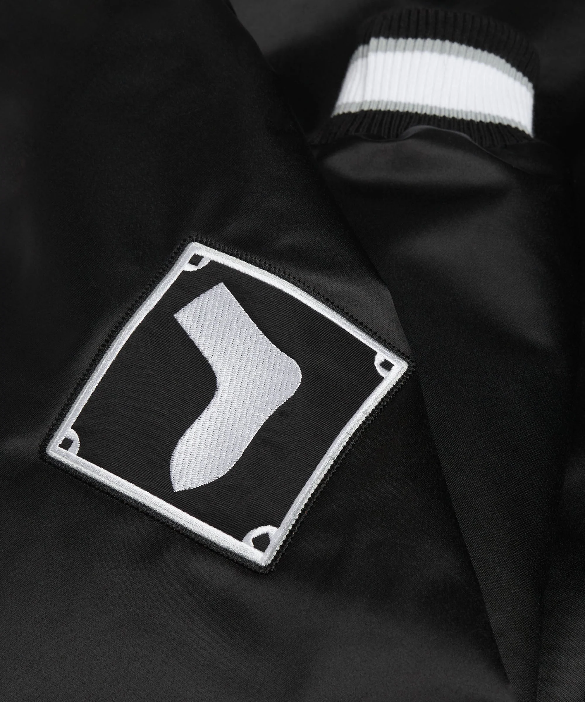 HOMAGE X Starter White Sox Heavyweight Satin Jacket - Image 6